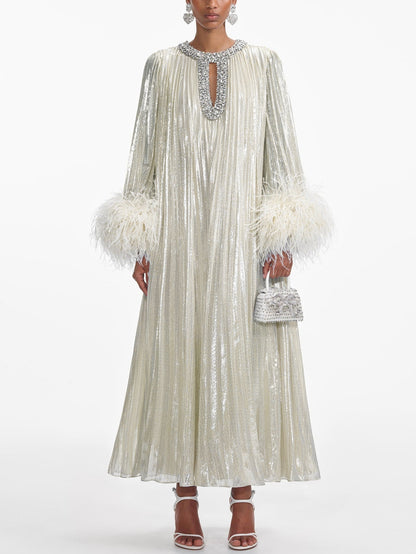 Nina - Robe de soirée avec manchette en plumes scintillantes