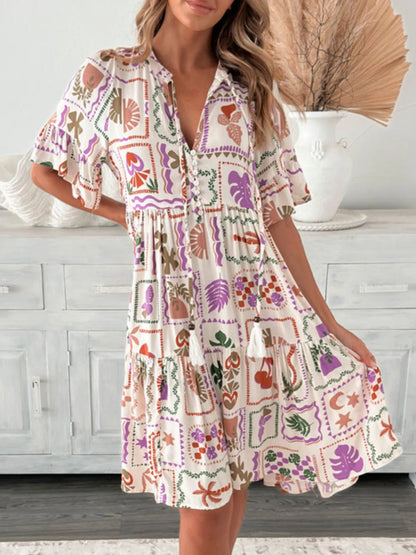 Talia - Robe-Chemise Courte en 4 Imprimés Estivaux avec Manches Mi-Longues Boutons et 2 Glands
