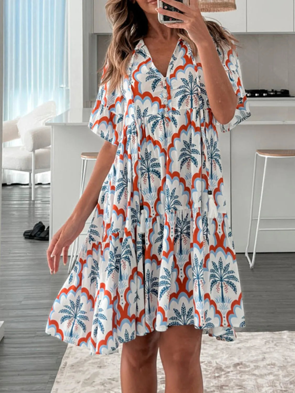 Talia - Robe-Chemise Courte en 4 Imprimés Estivaux avec Manches Mi-Longues Boutons et 2 Glands