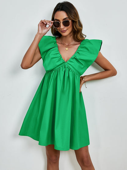 Sienna - Robe mini à col en V avec manches cape et jupe évasée en couleur unie vive