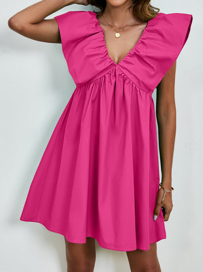 Sienna - Robe mini à col en V avec manches cape et jupe évasée en couleur unie vive