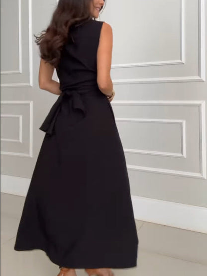 Indigo - Robe Midi Sans Manches Cintrée avec Col à Boutons en Couleur Unie