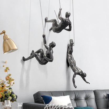 Statuistica - Sculpture murale dynamique d'hommes grimpant en 3 poses différentes, une décoration intérieure accrocheuse