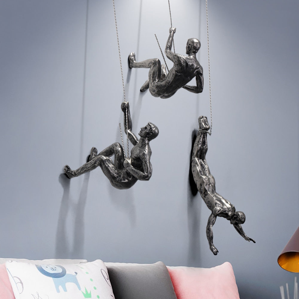 Statuistica - Sculpture murale dynamique d'hommes grimpant en 3 poses différentes, une décoration intérieure accrocheuse