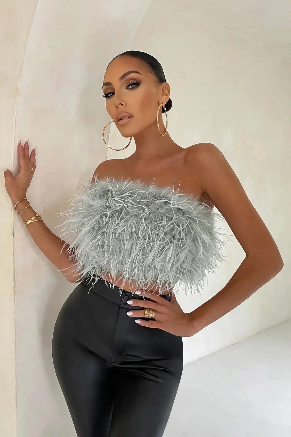 Delphine Top en Plumes | Le crop top en plumes élégant est une tendance phare cette année