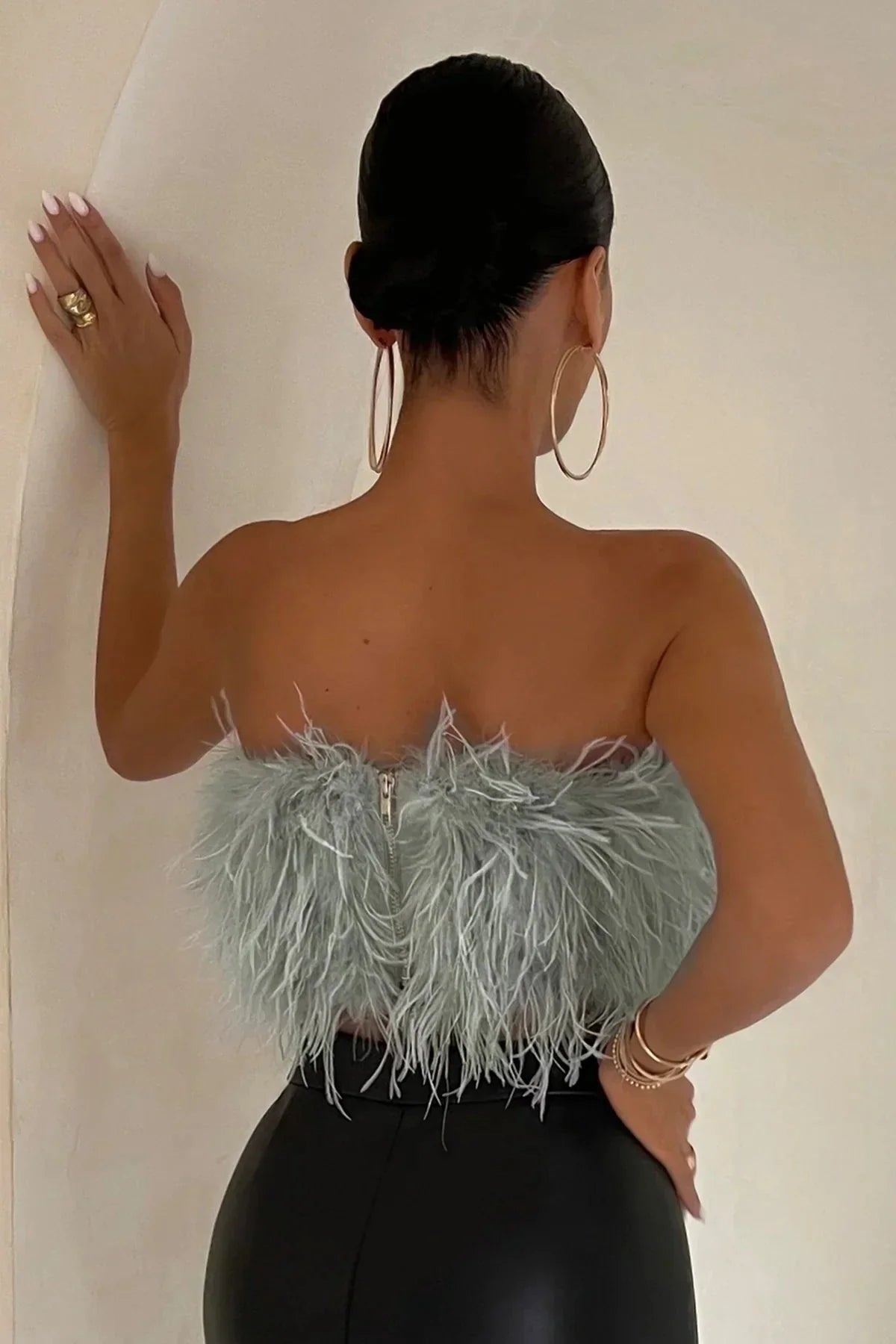 Delphine Top en Plumes | Le crop top en plumes élégant est une tendance phare cette année