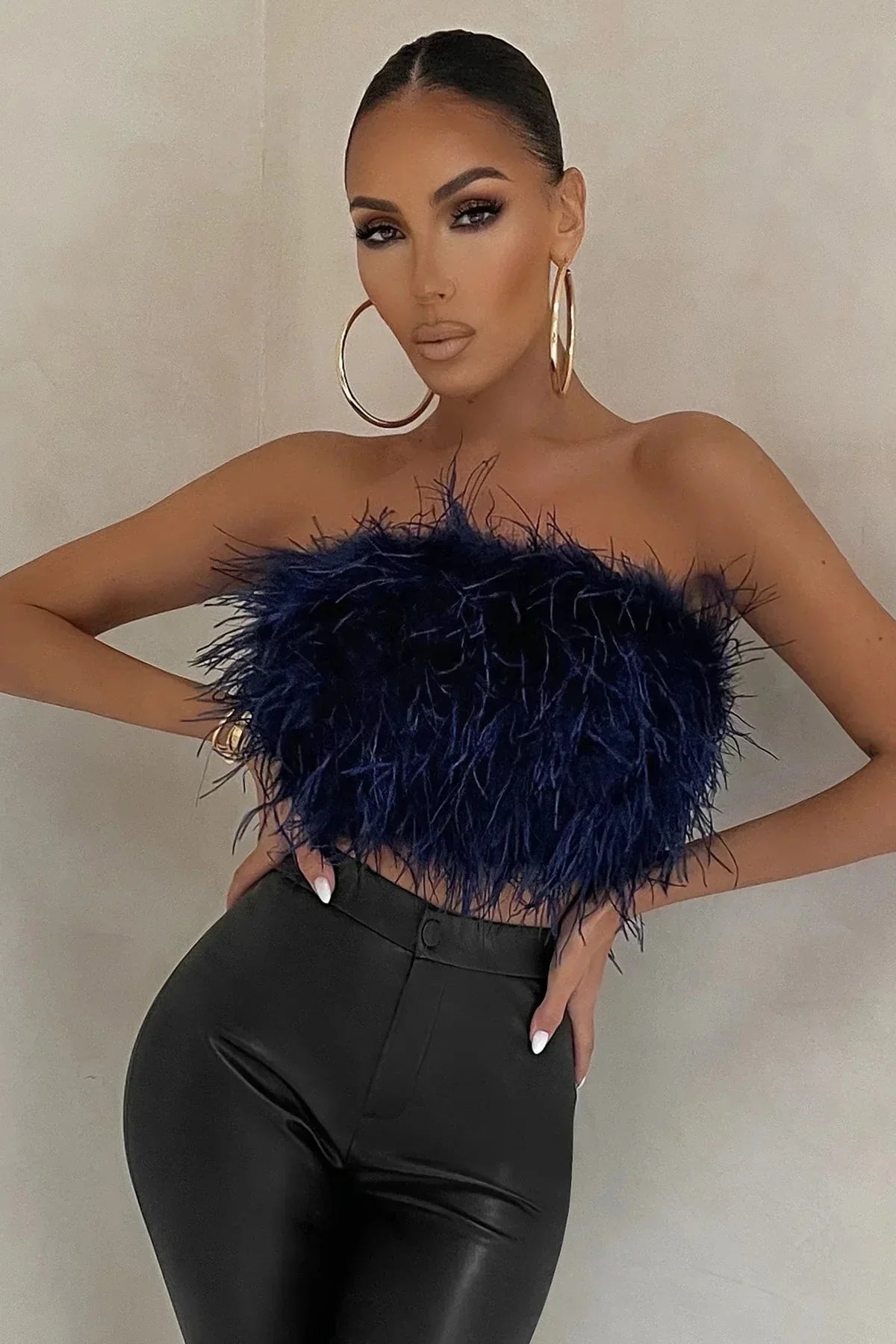 Delphine Top en Plumes | Le crop top en plumes élégant est une tendance phare cette année