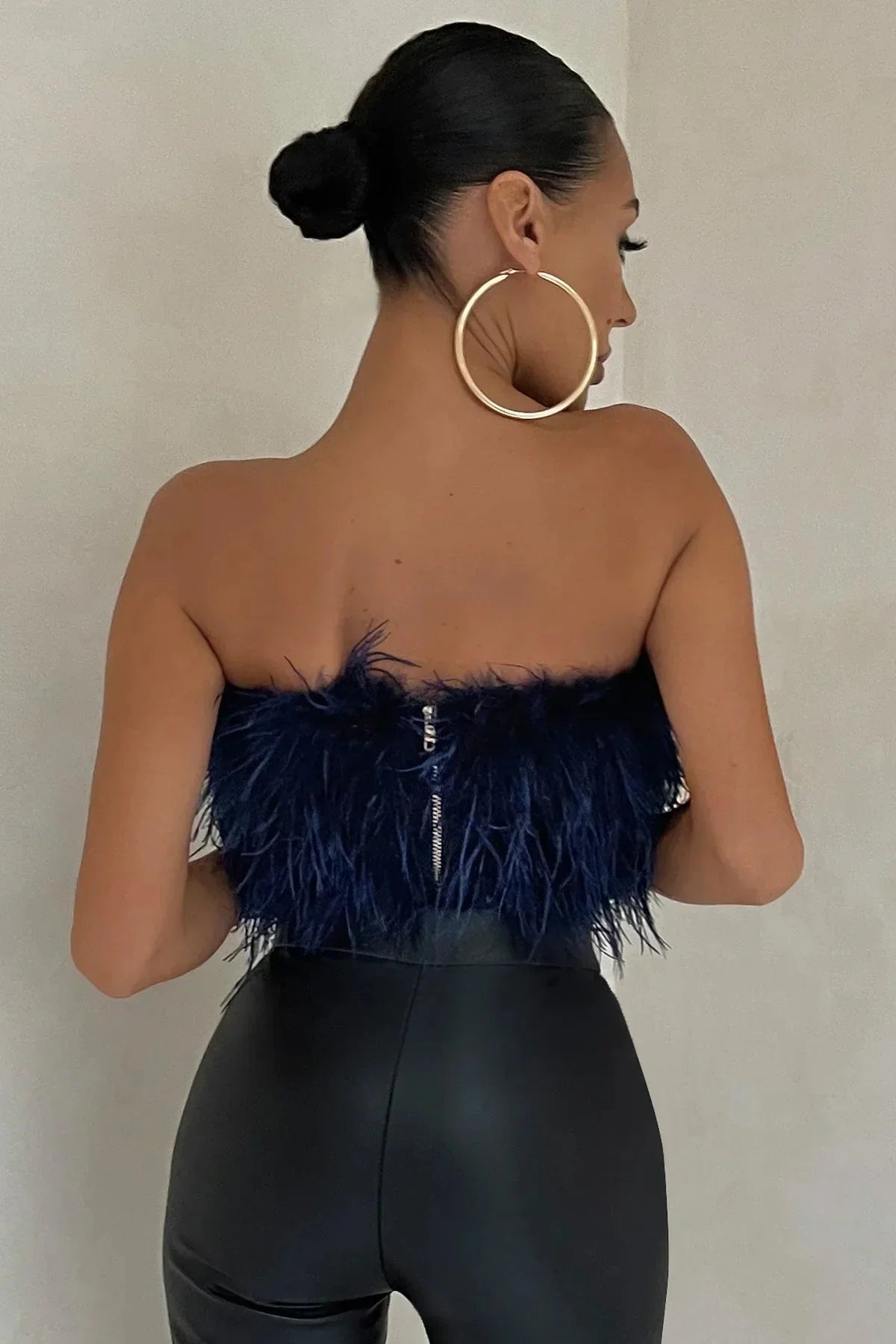Delphine Top en Plumes | Le crop top en plumes élégant est une tendance phare cette année