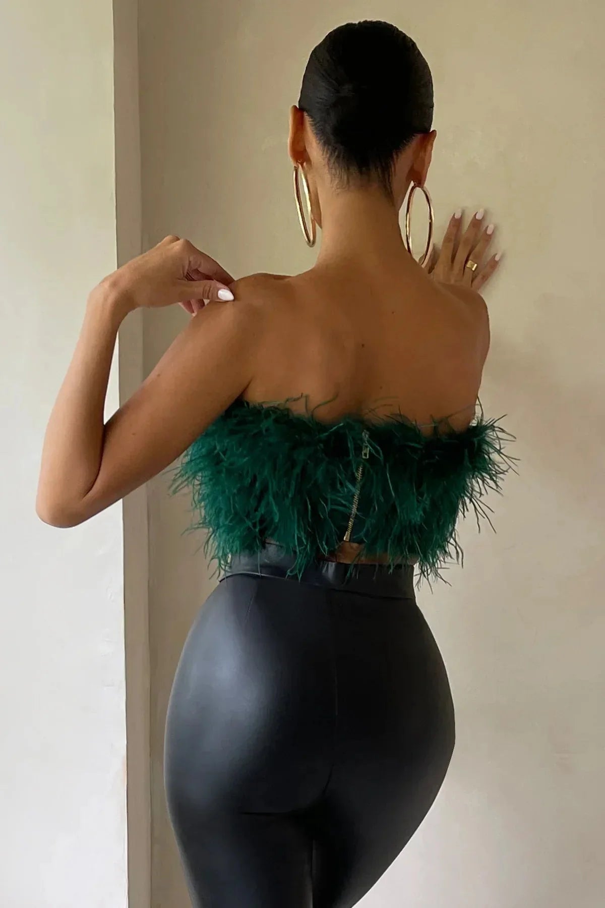 Delphine Top en Plumes | Le crop top en plumes élégant est une tendance phare cette année