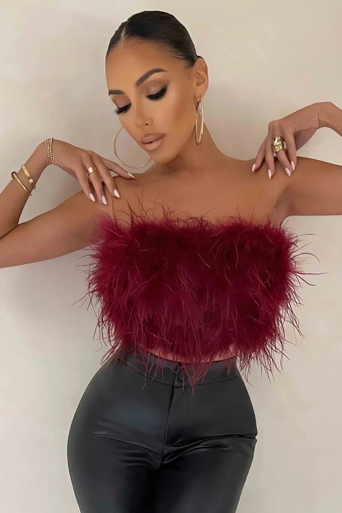 Delphine Top en Plumes | Le crop top en plumes élégant est une tendance phare cette année