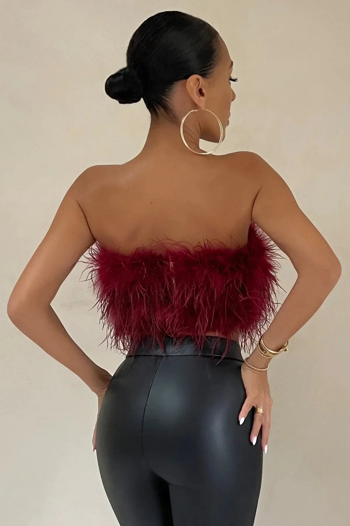 Delphine Top en Plumes | Le crop top en plumes élégant est une tendance phare cette année