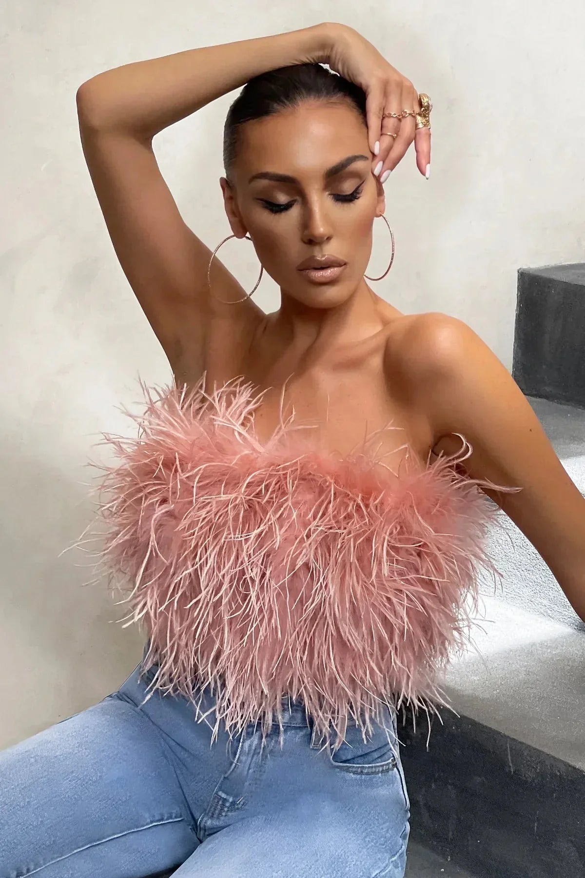 Delphine Top en Plumes | Le crop top en plumes élégant est une tendance phare cette année