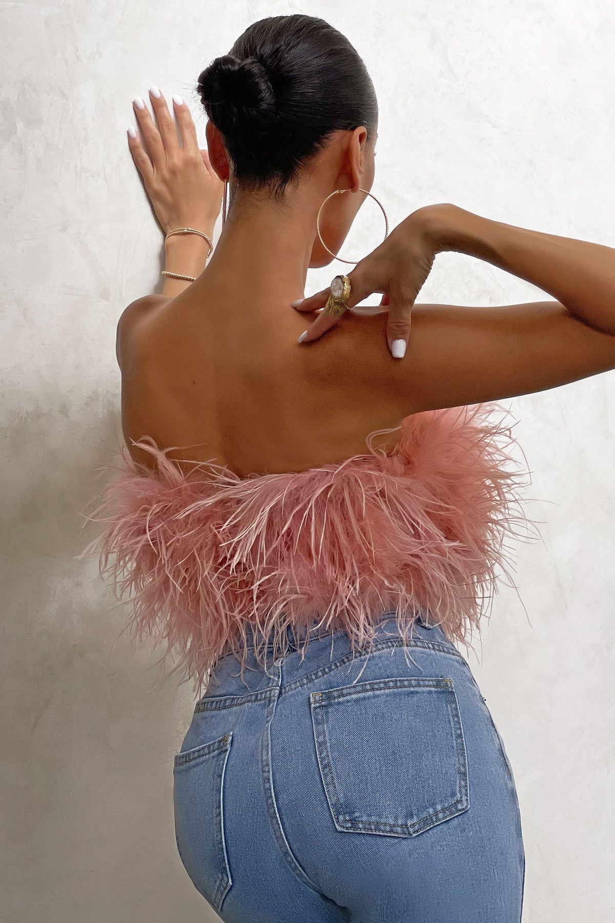 Delphine Top en Plumes | Le crop top en plumes élégant est une tendance phare cette année