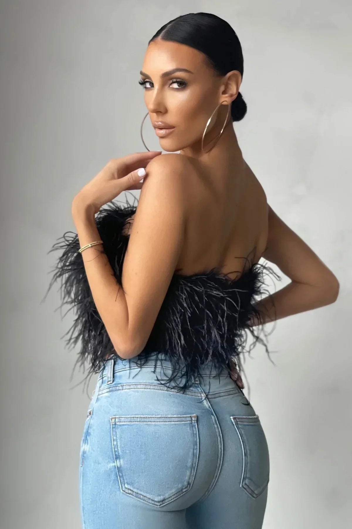Delphine Top en Plumes | Le crop top en plumes élégant est une tendance phare cette année