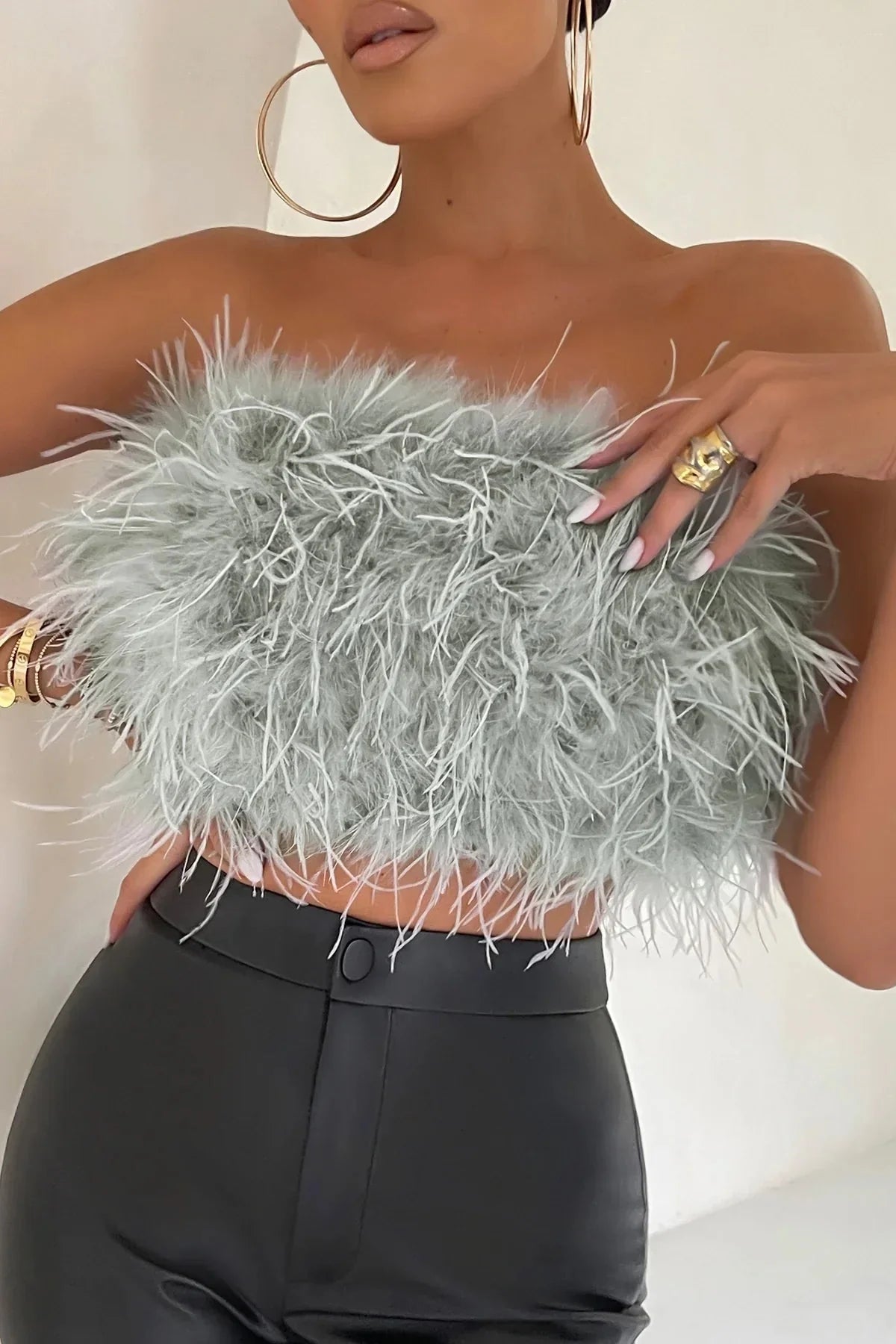 Delphine Top en Plumes | Le crop top en plumes élégant est une tendance phare cette année
