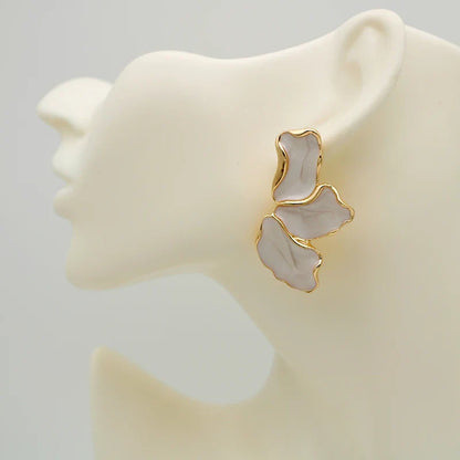 Sophia – Boucles d’oreilles dorées à l’or fin en forme abstraite