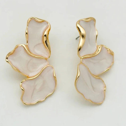 Sophia – Boucles d’oreilles dorées à l’or fin en forme abstraite