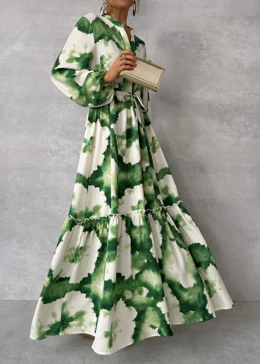 Léna – Élégante Robe Maxi Verte à Motif Floral Décolleté en V Manches Longues Boutons et Ceinture à la Taille