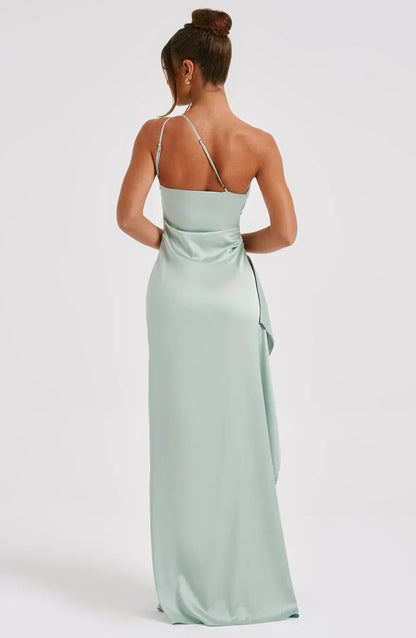 Ava - Robe Maxi Satinée à Fente avec Épaule Dégagée