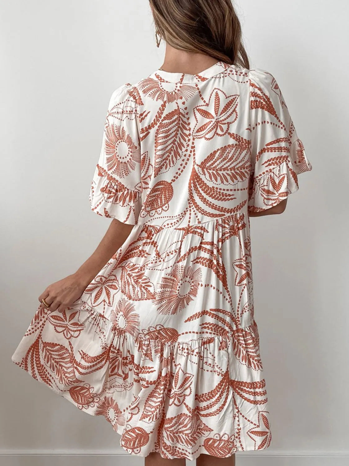 Talia - Robe-Chemise Courte en 4 Imprimés Estivaux avec Manches Mi-Longues Boutons et 2 Glands