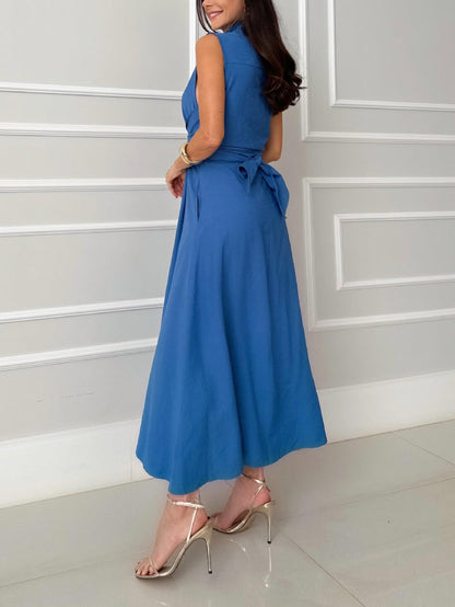 Indigo - Robe Midi Sans Manches Cintrée avec Col à Boutons en Couleur Unie