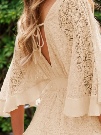 Anna – Robe Mini à Manches Mi-longues avec Dentelle Découpée