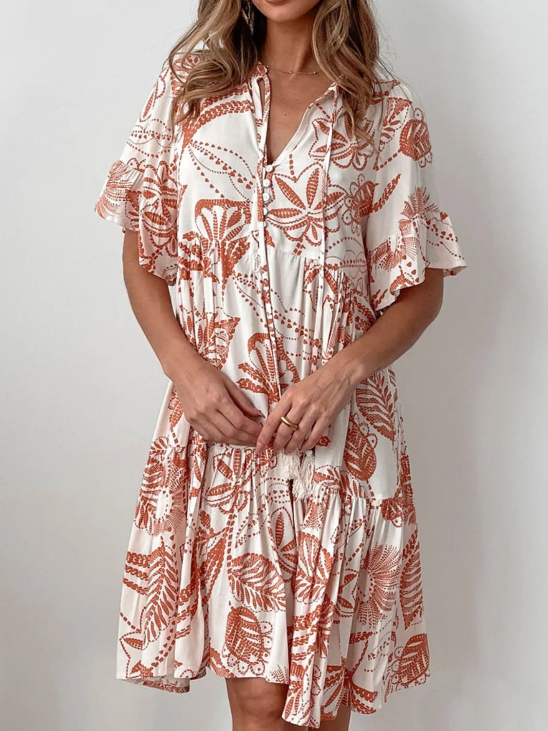 Talia - Robe-Chemise Courte en 4 Imprimés Estivaux avec Manches Mi-Longues Boutons et 2 Glands