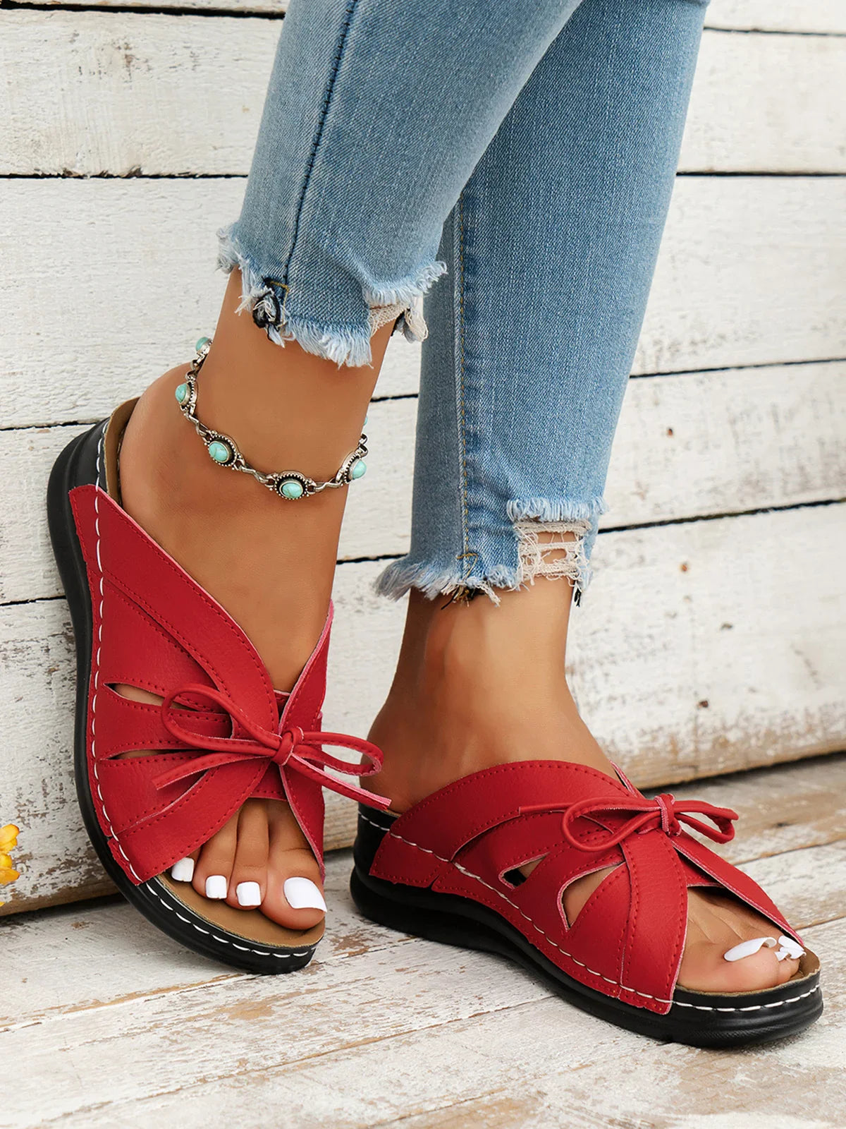Lyric - Sandales orthopédiques à semelles amortissantes avec design élégant en cuir vegan et nœud sur le devant disponibles en couleurs unies estivales