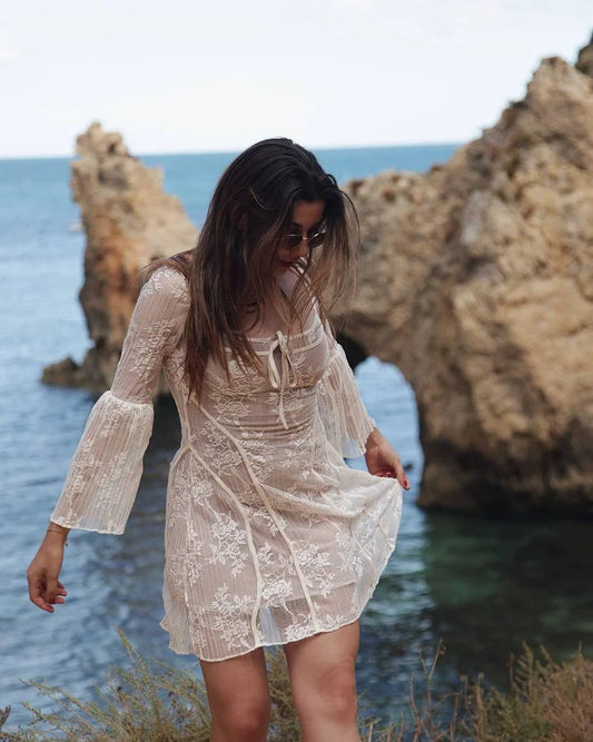 Virella - Robe Balconette Courte Romantique en Dentelle Pour le Printemps, avec Manches Longues et Larges