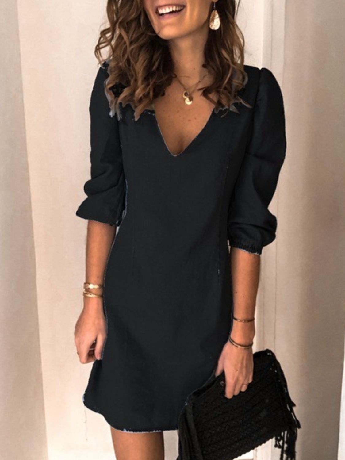 Noémie – Robe Courte en Jean avec Décolleté en V et Manches Mi-Longues