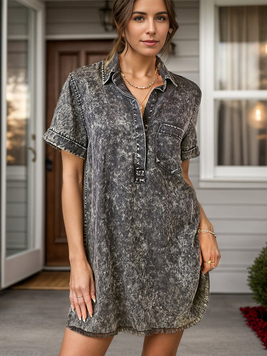 Azura - Robe t-shirt en denim à manches courtes avec poche sur la poitrine et col
