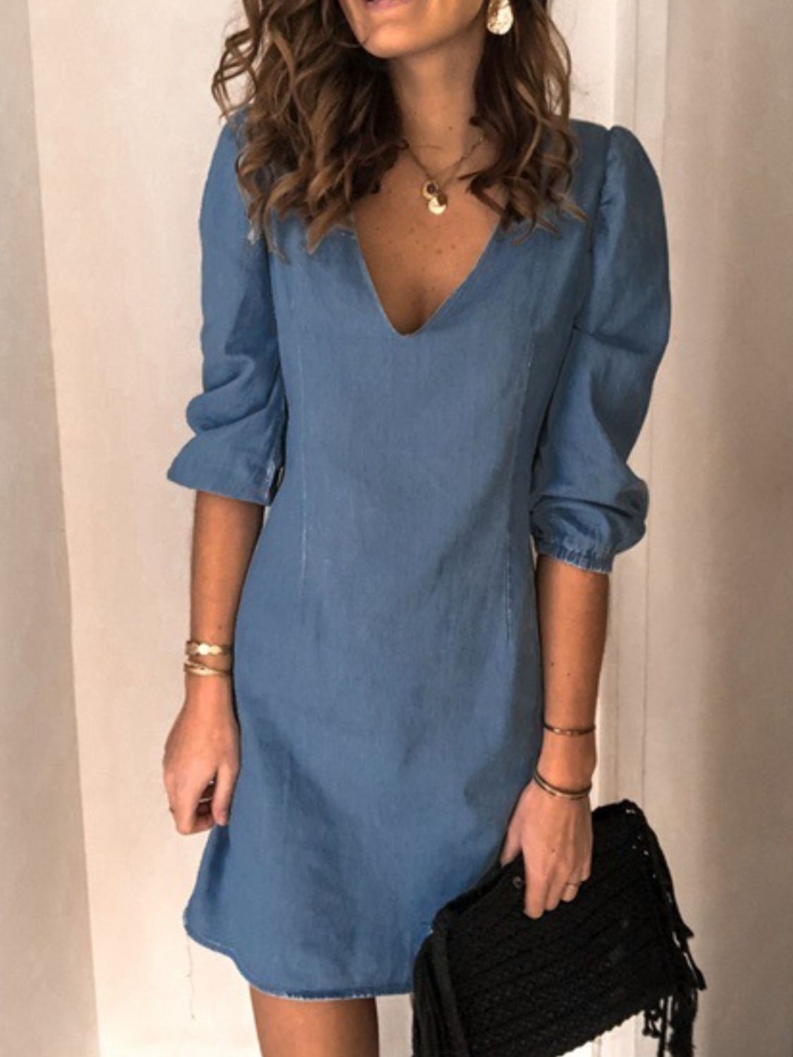 Noémie – Robe Courte en Jean avec Décolleté en V et Manches Mi-Longues