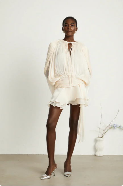 Ava - Blouse Plissée avec Détail de Col Noué