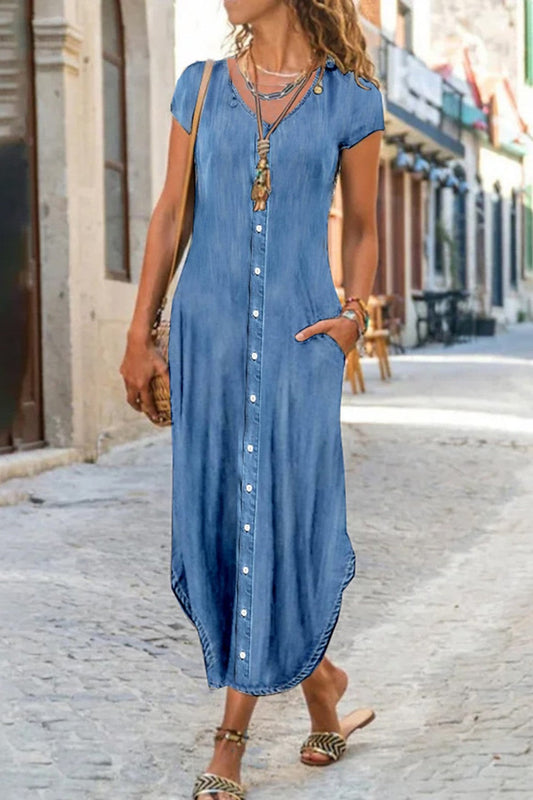 Elara - Robe Longue en Denim à Boutonnage Col V Manches Courtes et Poches