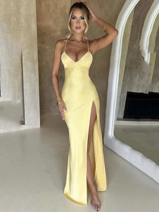 Rachel – Robe en Satin avec Col en V Bretelles Spaghetti Dos Ouvert à Lacets et Fente