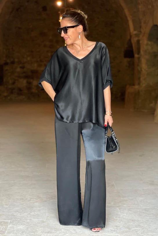Olivia - Ensemble top en satin à col en V et pantalon à jambes larges